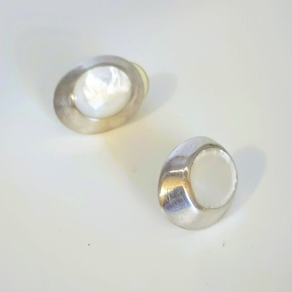 925 Oval Mother of Pearl Earrings Sterling Silver Pierced - Picture 8 of 12